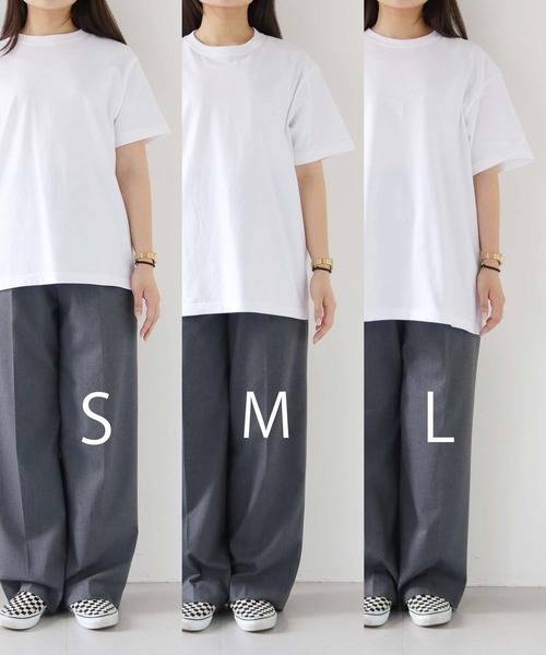 HER CLOSET(ハークローゼット)の「【shemoshelly】WEB限定カリグラフィーロゴTシャツ(Tシャツ/カットソー・レディース・ブラック/ブラック系その他/ホワイト/ホワイト系その他・L/M/S)」の5枚目の写真