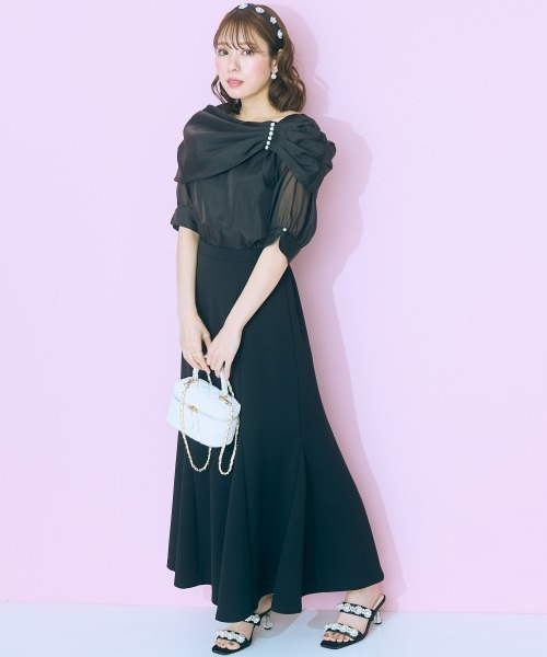 marun(マルン)の「<大きいサイズ> オフショル風デザインブラウス marun(シャツ/ブラウス・レディース・ホワイト/ブラック・L/LL/3L/4L/5L)」の4枚目の写真