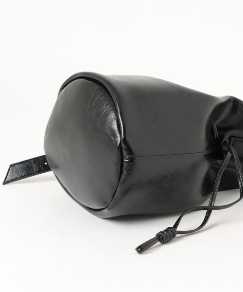 DouDou(ドゥドゥ)の「ドロストバケットバッグ(ショルダーバッグ・レディース・アイボリー/ブラック/シルバー・FREE)」の5枚目の写真