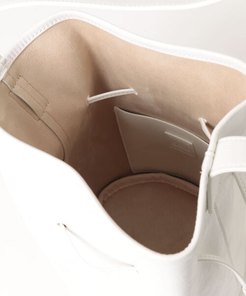 DouDou(ドゥドゥ)の「ドロストバケットバッグ(ショルダーバッグ・レディース・アイボリー/ブラック/シルバー・FREE)」の8枚目の写真