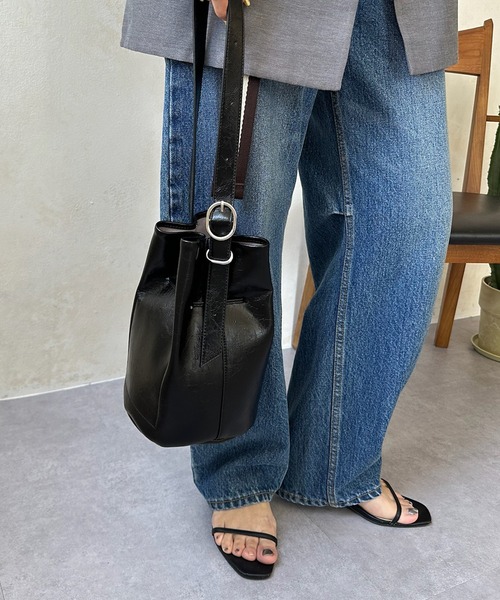 DouDou(ドゥドゥ)の「ドロストバケットバッグ(ショルダーバッグ・レディース・アイボリー/ブラック/シルバー・FREE)」の11枚目の写真