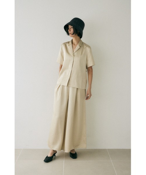 M_（エムアンダーバー）の「リサイクルポリエステル使用　後ろ姿が印象的なサテンシャツ（シャツ/ブラウス・レディース・ライトカーキ/ダークブラウン/ライトベージュ・FREE）」の8枚目の写真