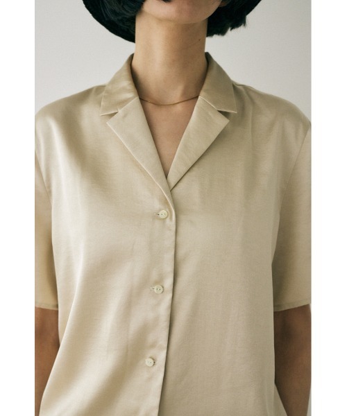 M_（エムアンダーバー）の「リサイクルポリエステル使用　後ろ姿が印象的なサテンシャツ（シャツ/ブラウス・レディース・ライトカーキ/ダークブラウン/ライトベージュ・FREE）」の14枚目の写真