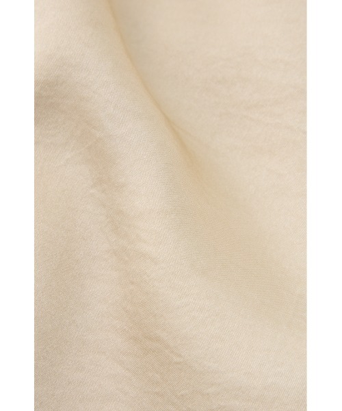 M_（エムアンダーバー）の「リサイクルポリエステル使用　後ろ姿が印象的なサテンシャツ（シャツ/ブラウス・レディース・ライトカーキ/ダークブラウン/ライトベージュ・FREE）」の20枚目の写真