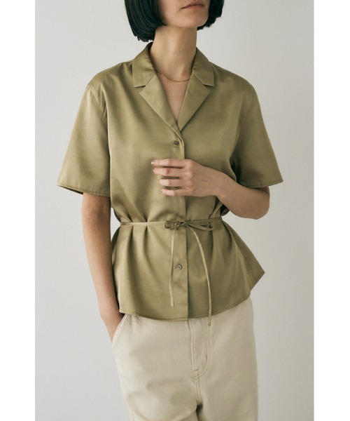 M_（エムアンダーバー）の「リサイクルポリエステル使用　後ろ姿が印象的なサテンシャツ（シャツ/ブラウス・レディース・ライトカーキ/ダークブラウン/ライトベージュ・FREE）」の21枚目の写真