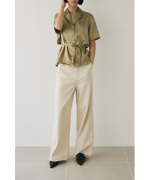 M_（エムアンダーバー）の「リサイクルポリエステル使用　後ろ姿が印象的なサテンシャツ（シャツ/ブラウス・レディース・ライトカーキ/ダークブラウン/ライトベージュ・FREE）」の22枚目の写真