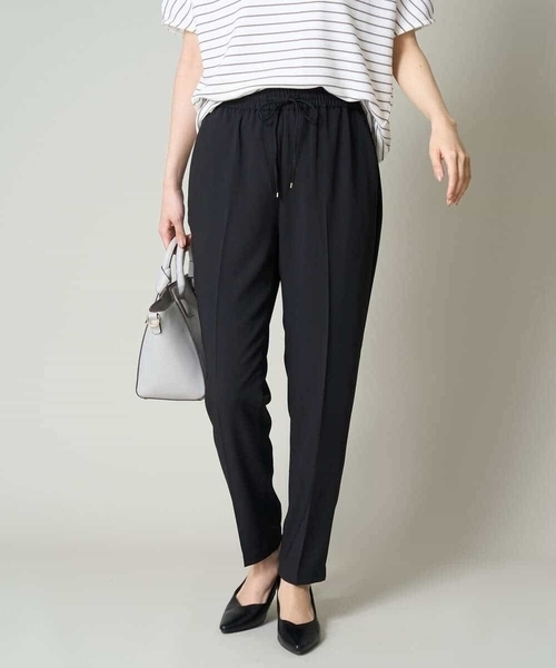 a.v.v（アーヴェヴェ）の「【接触冷感/洗える/イージーケア】美楽るイージーテーパードパンツ（その他パンツ・レディース・チャコールグレー/ブラック/カーキ/ネイビー/ミント/ダークインディゴブルー/ライトグレー・34/36/38/40/42）」の2枚目の写真