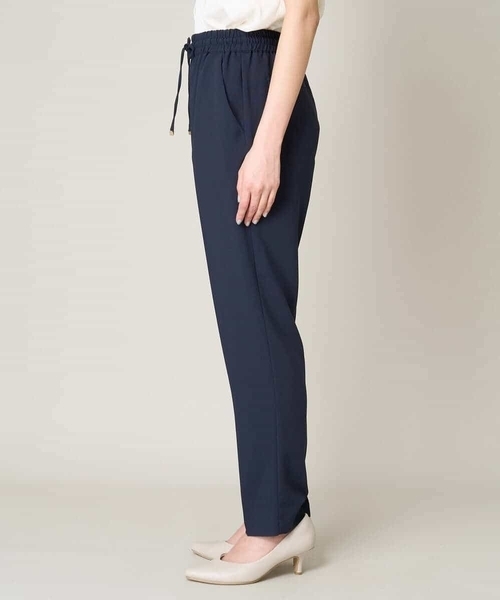 a.v.v（アーヴェヴェ）の「【接触冷感/洗える/イージーケア】美楽るイージーテーパードパンツ（その他パンツ・レディース・チャコールグレー/ブラック/カーキ/ネイビー/ミント/ダークインディゴブルー/ライトグレー・34/36/38/40/42）」の8枚目の写真