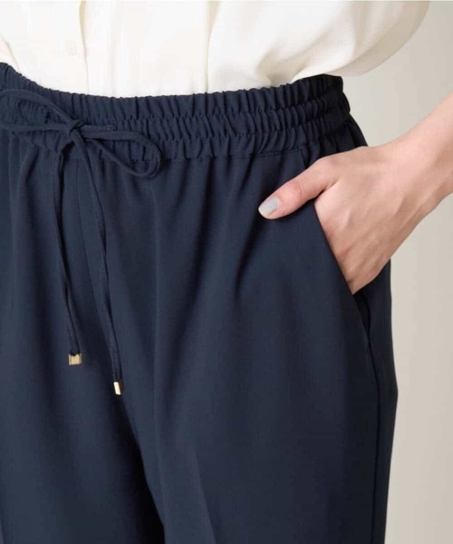 a.v.v（アーヴェヴェ）の「【接触冷感/洗える/イージーケア】美楽るイージーテーパードパンツ（その他パンツ・レディース・チャコールグレー/ブラック/カーキ/ネイビー/ミント/ダークインディゴブルー/ライトグレー・34/36/38/40/42）」の11枚目の写真