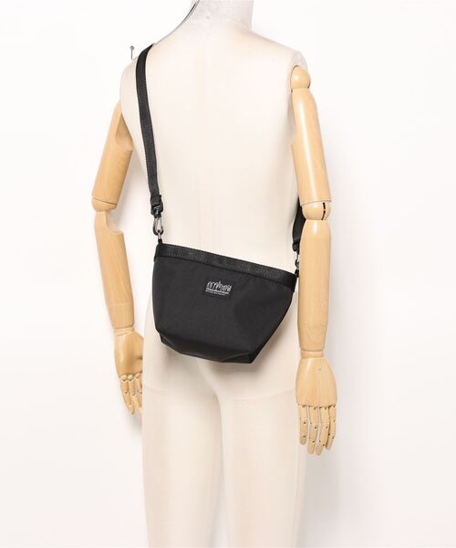 Manhattan Portage BLACK LABEL(マンハッタンポーテージ ブラックレーベル)の「CAMDEN STANDARD SHOULDER CORDURA 305P(ショルダーバッグ・メンズ・ブラック・X-SMALL)」の5枚目の写真