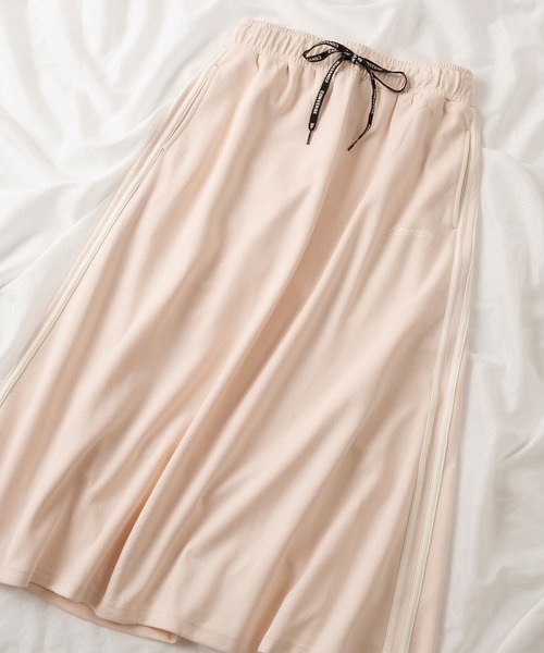 CONVERSE（コンバース）の「【CONVERSE/コンバース】ワンポイントロゴプリント＆サイドラインデザイン ダンボール生地 スウェットスカート/ジャージ（スカート・レディース・ブラック/ベージュ/ネイビー/ライトピンク・M/L）」の4枚目の写真