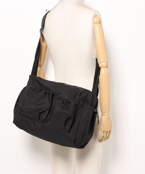 セール】大容量で軽いダブルドロストポケットショルダーバッグ