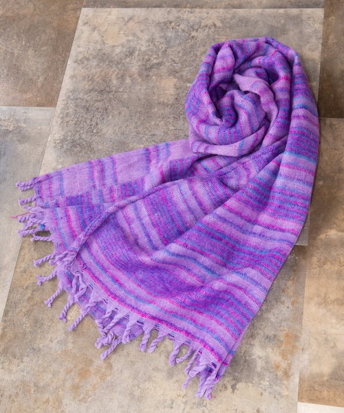 チャイハネ（チャイハネ）の「【チャイハネ】カラフルボーダーアクリルショール（マフラー・レディース・レッド系その他/ベージュ/ブラウン/グリーン/レッド/ピンク/サファリグリーン/その他/パープル/その他1/その他2/オレンジ系その他/ブラック系その他/ブラック/ホワイト/ブラックミックス/イエロー/ネイビー/オレンジ/プラム/ラベンダー/ブルー/オレンジ系その他2/カーキ/ブラック系その他2/ライトグリーン/ブラウン系その他/ライトイエロー/マスタード/ブルー系その他/ターコイズブルー・FREE）」の18枚目の写真