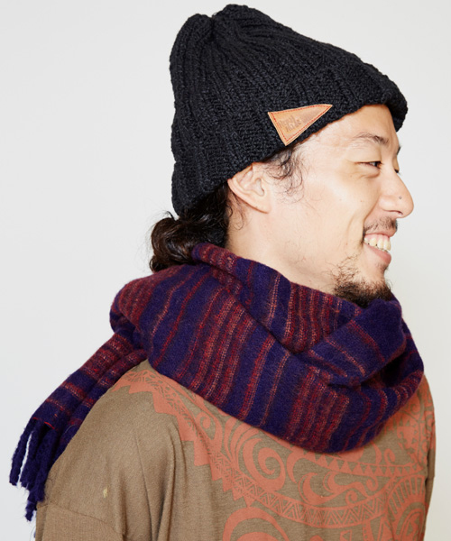 チャイハネ（チャイハネ）の「【チャイハネ】カラフルボーダーアクリルショール（マフラー・レディース・レッド系その他/ベージュ/ブラウン/グリーン/レッド/ピンク/サファリグリーン/その他/パープル/その他1/その他2/オレンジ系その他/ブラック系その他/ブラック/ホワイト/ブラックミックス/イエロー/ネイビー/オレンジ/プラム/ラベンダー/ブルー/オレンジ系その他2/カーキ/ブラック系その他2/ライトグリーン/ブラウン系その他/ライトイエロー/マスタード/ブルー系その他/ターコイズブルー・FREE）」の13枚目の写真