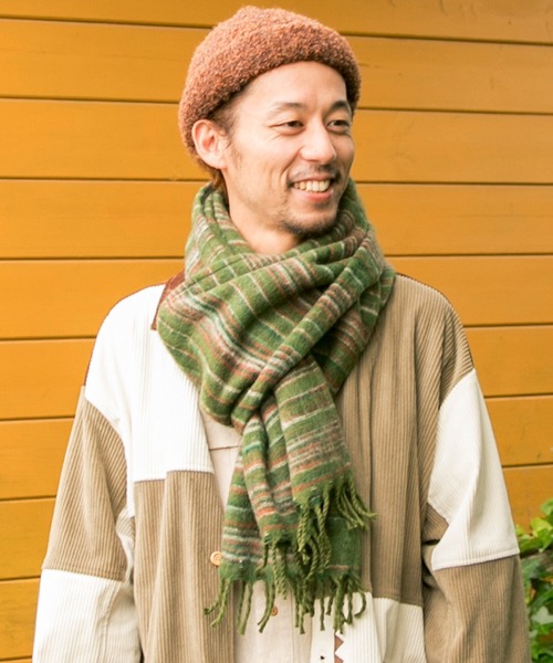 チャイハネ（チャイハネ）の「【チャイハネ】カラフルボーダーアクリルショール（マフラー・レディース・レッド系その他/ベージュ/ブラウン/グリーン/レッド/ピンク/サファリグリーン/その他/パープル/その他1/その他2/オレンジ系その他/ブラック系その他/ブラック/ホワイト/ブラックミックス/イエロー/ネイビー/オレンジ/プラム/ラベンダー/ブルー/オレンジ系その他2/カーキ/ブラック系その他2/ライトグリーン/ブラウン系その他/ライトイエロー/マスタード/ブルー系その他/ターコイズブルー・FREE）」の9枚目の写真