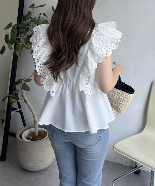 prose verse（プロズヴェール）の「フリルレースパールボタンペプラムブラウス（シャツ/ブラウス・レディース・オフホワイト/ブラック・LARGE/MEDIUM）」の9枚目の写真