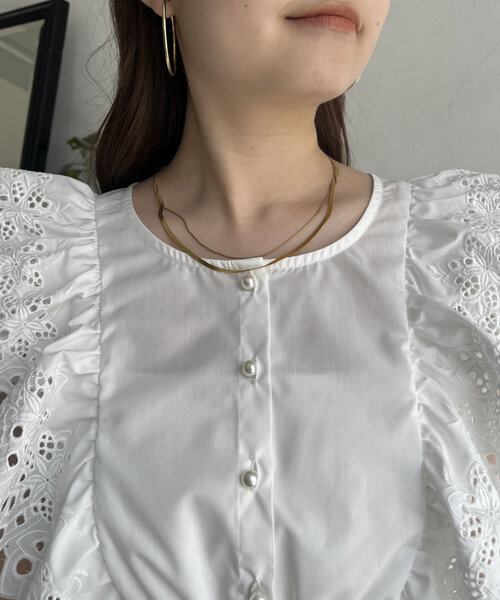 prose verse（プロズヴェール）の「フリルレースパールボタンペプラムブラウス（シャツ/ブラウス・レディース・オフホワイト/ブラック・LARGE/MEDIUM）」の22枚目の写真