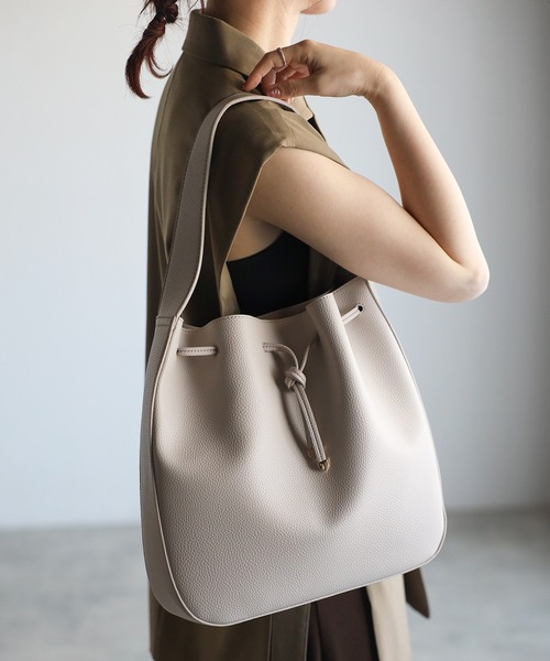 GUSCIO（グッシオ）の「【グッシオベーシック】ワンショルダートートバッグ　ノットリボン　ポーチ付き（トートバッグ・レディース・ブラック/グレー/グレイッシュベージュ・FREE）」の19枚目の写真