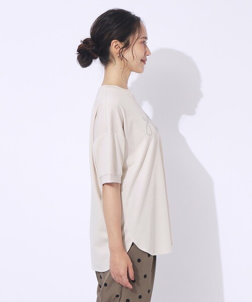 DRESKIP(ドレスキップ)の「【洗える/UV】大人のこなれ感 ぷっくりラメロゴTシャツ(Tシャツ/カットソー・レディース・オフホワイト/チャコールグレー/ライトベージュ/ベビーピンク・02/03/04)」の22枚目の写真