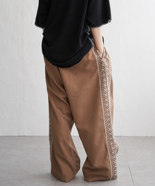 NO NEED（ノーニード）の「キューバ刺繍 リラックスワイドパンツ /セットアップ可能（その他パンツ・メンズ・グレー/ベージュ/ネイビー・ﾌﾘ-）」の3枚目の写真
