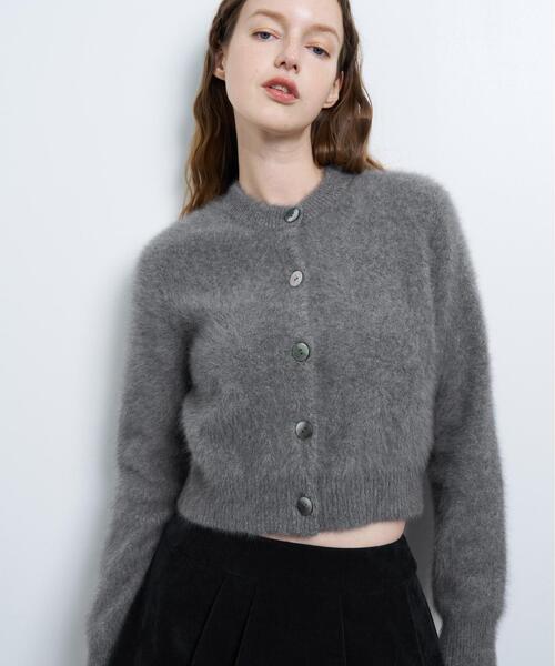 LANVIN en Bleu(ランバンオンブルー)の「フォックスショートカーディガン(カーディガン/ボレロ・レディース・ライトピンク/チャコールグレー/ブラック・38)」の3枚目の写真