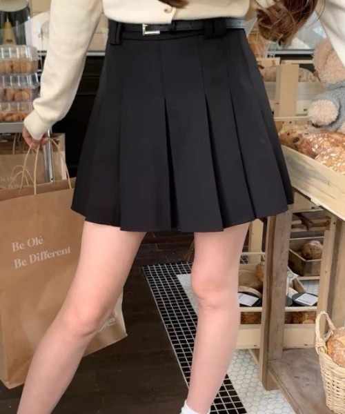 LAC-VERT(ラック・ヴェール)の「ベルトループ付きミニ丈プリーツスカート(スカート・レディース・ベージュ/ブラック/グレー・S/M)」の5枚目の写真