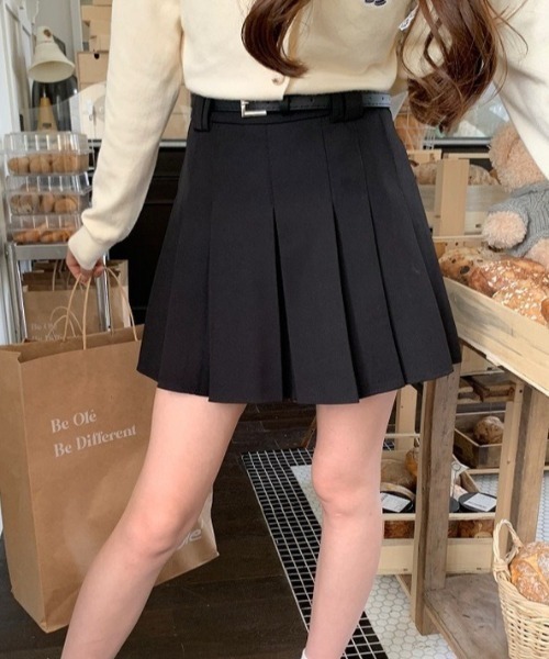 LAC-VERT(ラック・ヴェール)の「ベルトループ付きミニ丈プリーツスカート(スカート・レディース・ベージュ/ブラック/グレー・S/M)」の8枚目の写真