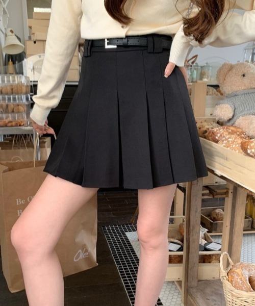 LAC-VERT(ラック・ヴェール)の「ベルトループ付きミニ丈プリーツスカート(スカート・レディース・ベージュ/ブラック/グレー・S/M)」の6枚目の写真