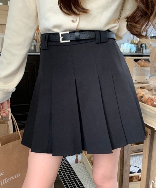 LAC-VERT(ラック・ヴェール)の「ベルトループ付きミニ丈プリーツスカート(スカート・レディース・ベージュ/ブラック/グレー・S/M)」の13枚目の写真
