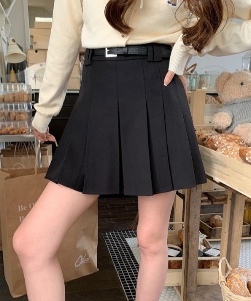 LAC-VERT(ラック・ヴェール)の「ベルトループ付きミニ丈プリーツスカート(スカート・レディース・ベージュ/ブラック/グレー・S/M)」の17枚目の写真