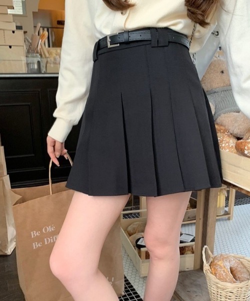 LAC-VERT(ラック・ヴェール)の「ベルトループ付きミニ丈プリーツスカート(スカート・レディース・ベージュ/ブラック/グレー・S/M)」の7枚目の写真