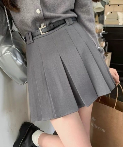 LAC-VERT(ラック・ヴェール)の「ベルトループ付きミニ丈プリーツスカート(スカート・レディース・ベージュ/ブラック/グレー・S/M)」の14枚目の写真