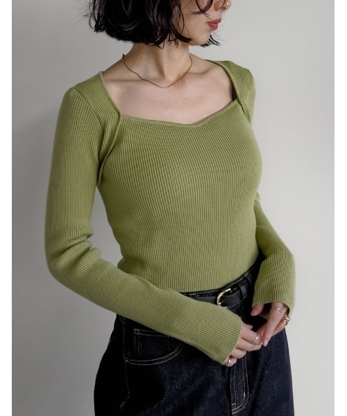 Re:EDIT(リエディ)の「ハートネックニットトップス(ニット/セーター・レディース・ダークブラウン/ブラック/アイボリー/カーキ/チャコールグレー/イエロー/グリーン・MEDIUM/LARGE)」の6枚目の写真