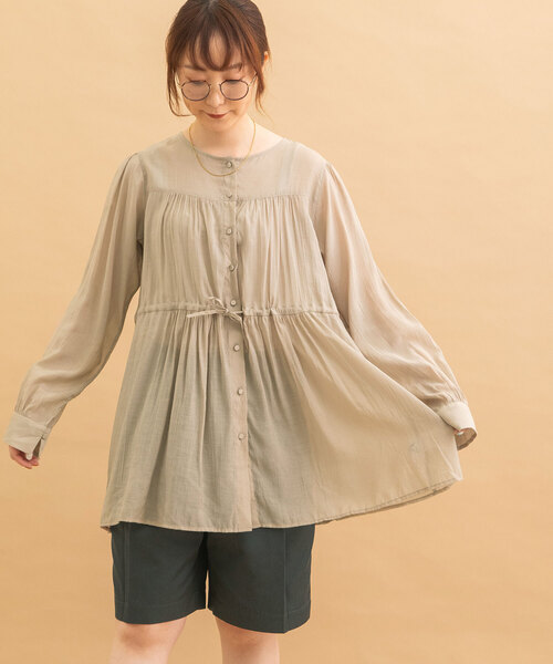 POU DOU DOU(プードゥドゥ)の「切り替えギャザーチュニックブラウス(シャツ/ブラウス・レディース・オフホワイト/モカ/ネイビー・M)」の3枚目の写真