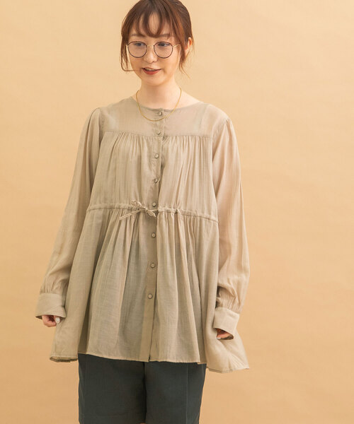 POU DOU DOU(プードゥドゥ)の「切り替えギャザーチュニックブラウス(シャツ/ブラウス・レディース・オフホワイト/モカ/ネイビー・M)」の6枚目の写真