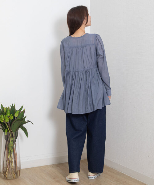 POU DOU DOU(プードゥドゥ)の「切り替えギャザーチュニックブラウス(シャツ/ブラウス・レディース・オフホワイト/モカ/ネイビー・M)」の17枚目の写真