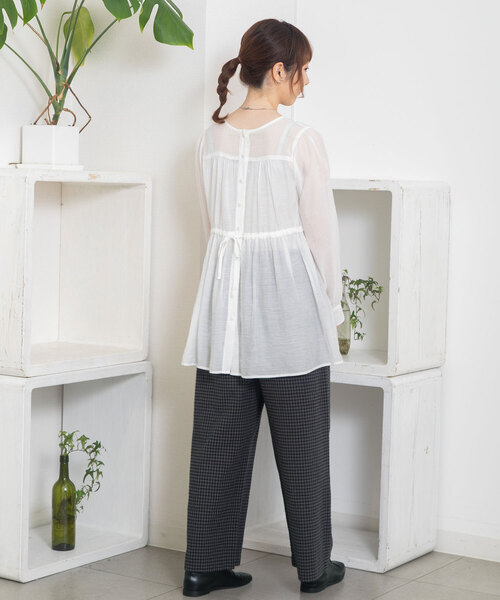 POU DOU DOU(プードゥドゥ)の「切り替えギャザーチュニックブラウス(シャツ/ブラウス・レディース・オフホワイト/モカ/ネイビー・M)」の22枚目の写真