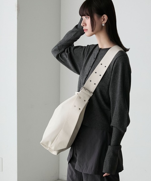 forksy.(フォルクシー)の「【forksy.】ワイドベルトルーズショルダーバッグ(ショルダーバッグ・レディース・ブラック/アイボリー/ダークブラウン・FREE)」の19枚目の写真