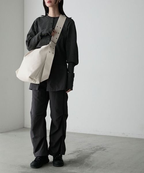 forksy.(フォルクシー)の「【forksy.】ワイドベルトルーズショルダーバッグ(ショルダーバッグ・レディース・ブラック/アイボリー/ダークブラウン・FREE)」の21枚目の写真