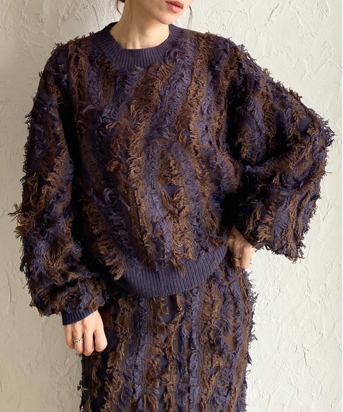 She's Closet(シーズクローゼット)の「ウェーブ柄長袖ボリュームスリーブミックスフリンジジャガードニット(ニット/セーター・レディース・ブラック/アイボリー/ブラックミックス/ネイビー/ブラウン/グレー・FREE)」の6枚目の写真