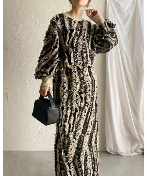 She's Closet(シーズクローゼット)の「ウェーブ柄長袖ボリュームスリーブミックスフリンジジャガードニット(ニット/セーター・レディース・ブラック/アイボリー/ブラックミックス/ネイビー/ブラウン/グレー・FREE)」の20枚目の写真