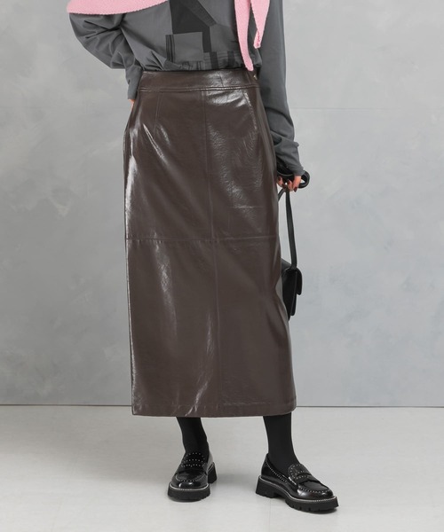 URBAN RESEARCH ROSSO WOMEN（アーバンリサーチ　ロッソ）の「パテントストレートスカート（スカート・レディース・ダークブラウン/ライトベージュ・36/38）」の2枚目の写真