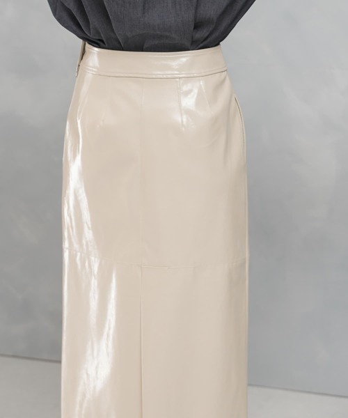 URBAN RESEARCH ROSSO WOMEN（アーバンリサーチ　ロッソ）の「パテントストレートスカート（スカート・レディース・ダークブラウン/ライトベージュ・36/38）」の17枚目の写真