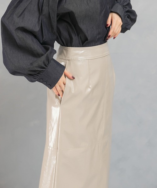 URBAN RESEARCH ROSSO WOMEN（アーバンリサーチ　ロッソ）の「パテントストレートスカート（スカート・レディース・ダークブラウン/ライトベージュ・36/38）」の19枚目の写真