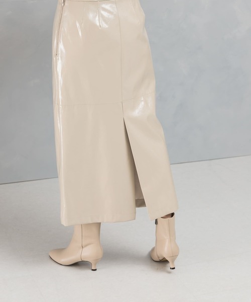 URBAN RESEARCH ROSSO WOMEN（アーバンリサーチ　ロッソ）の「パテントストレートスカート（スカート・レディース・ダークブラウン/ライトベージュ・36/38）」の22枚目の写真