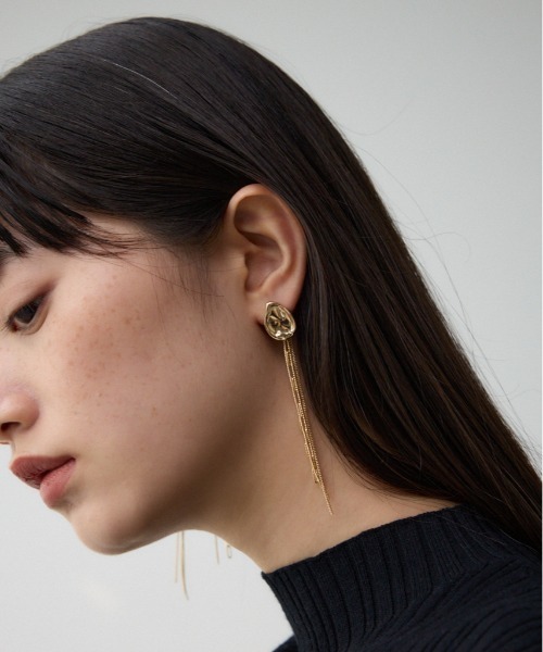 AZUL by moussy（アズールバイマウジー）の「マルチチェーンスウィングピアス（ピアス（両耳用）・レディース・シルバー/ゴールド系その他・FREE）」の2枚目の写真