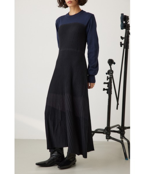 crie conforto(クリーコンフォルト)の「バイカラービスチェドッキングニットワンピ 冬服(ワンピース・レディース・ブラック/カーキ/グレー・SMALL/MEDIUM)」の4枚目の写真