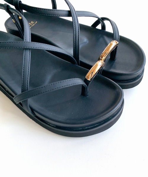 Q（キュー）の「サムリングメタルサンダル（サンダル・レディース・ブラック/ブラウン・24.5/23.5）」の10枚目の写真