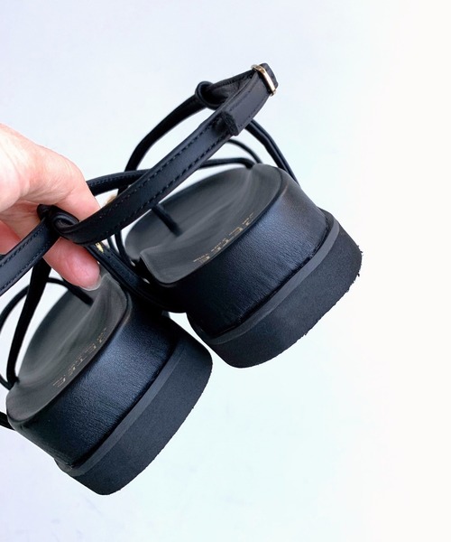 Q（キュー）の「サムリングメタルサンダル（サンダル・レディース・ブラック/ブラウン・24.5/23.5）」の12枚目の写真