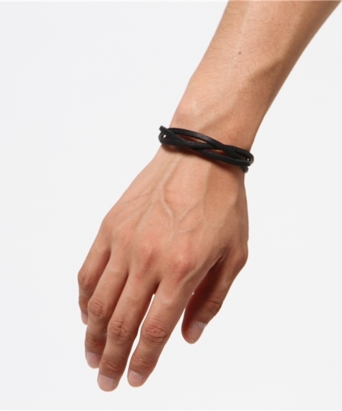 Esperanto(エスペラント)の「esperanto (エスペラント)/イタリアレザー(プエブロ) 編み込みブレスレット(ブレスレット・メンズ・ブラック/キャメル/グレー/ブラウン・ONE SIZE)」の7枚目の写真